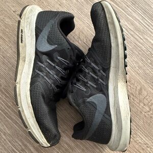 Nike Run Swift Women's Size 8 Running Shoes Black/White Sneakers